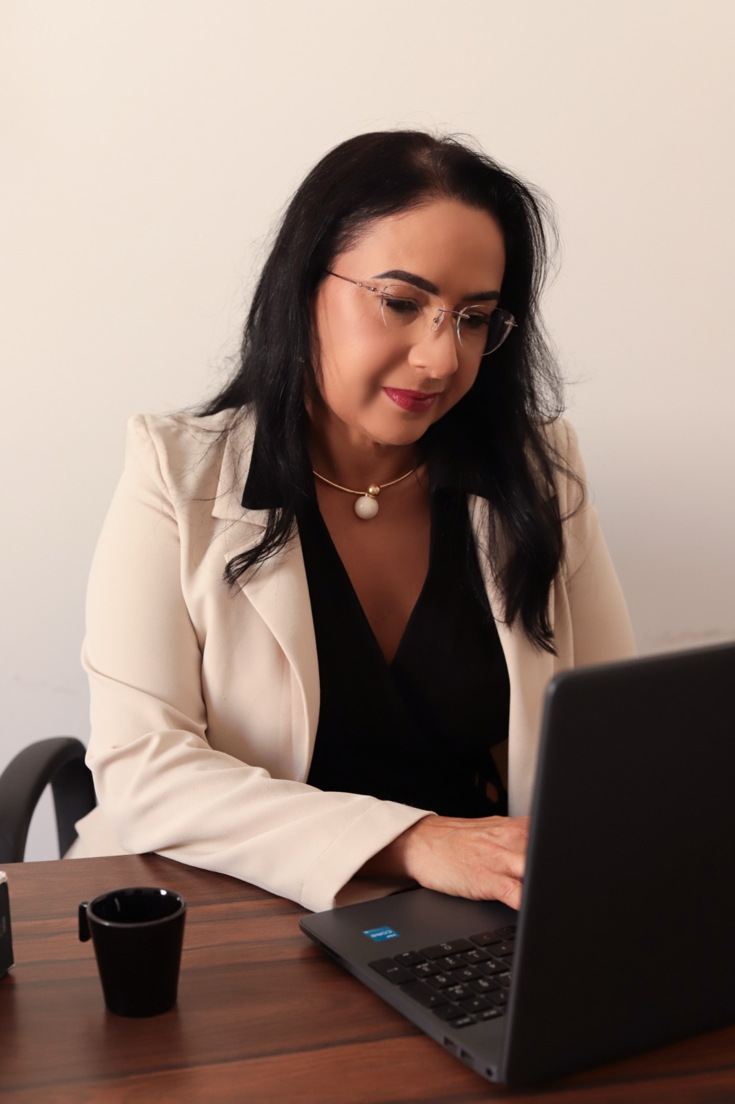 Dra. Edilene Brandão em seu escritório